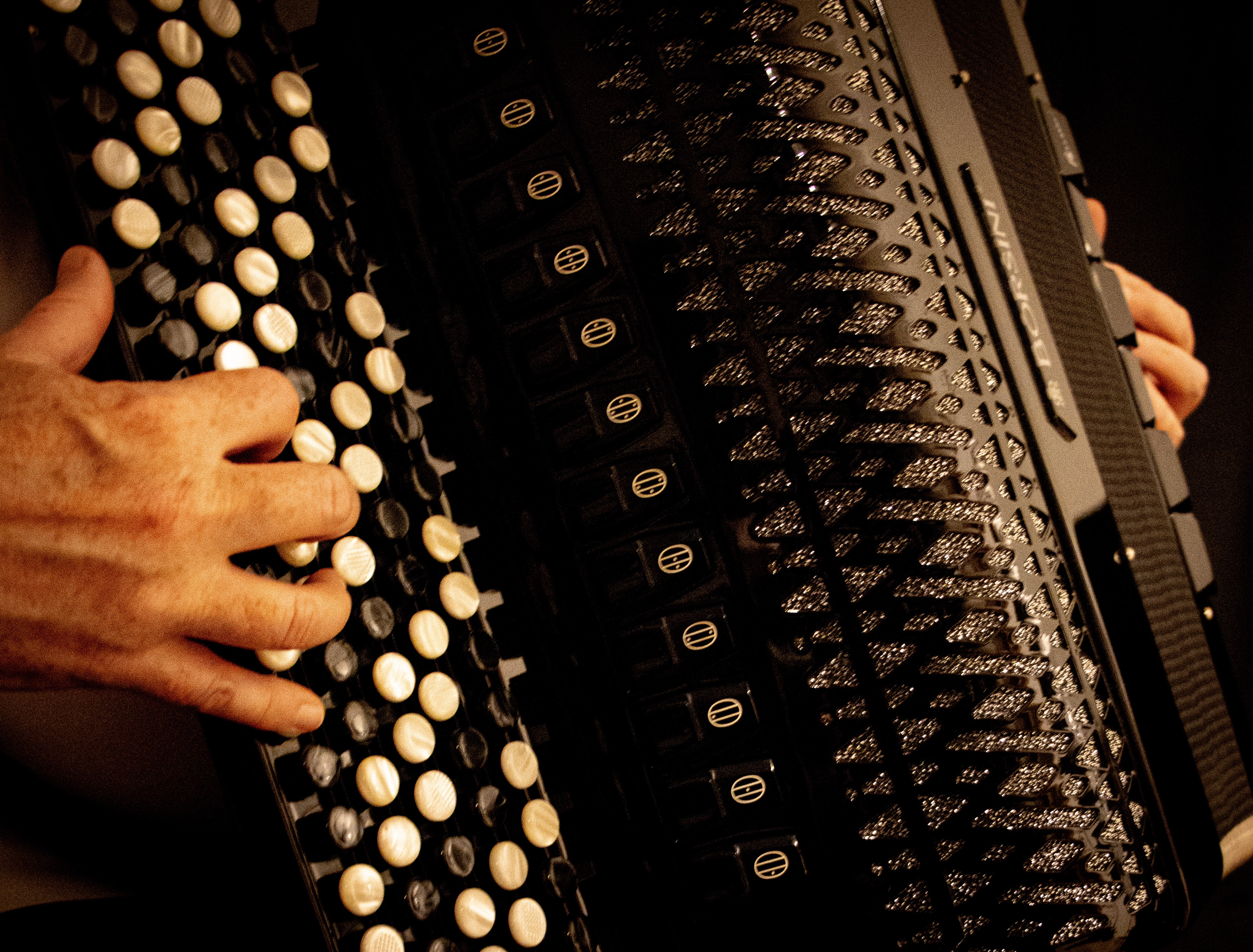 Bénédicte performing accordion